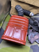Lade das Bild in den Galerie-Viewer, Original WW2 British Army GSR General Service Respirator Gas Mask Set
