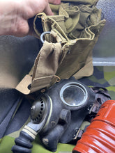 Lade das Bild in den Galerie-Viewer, Original WW2 British Army GSR General Service Respirator Gas Mask Set
