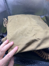 Charger l&#39;image dans la galerie, Original WW2 British Army GSR General Service Respirator Gas Mask Set
