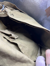 Charger l&#39;image dans la galerie, Original WW2 British Army GSR General Service Respirator Gas Mask Set
