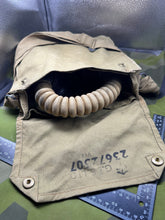 Charger l&#39;image dans la galerie, Original WW2 British Army GSR General Service Respirator Gas Mask Set
