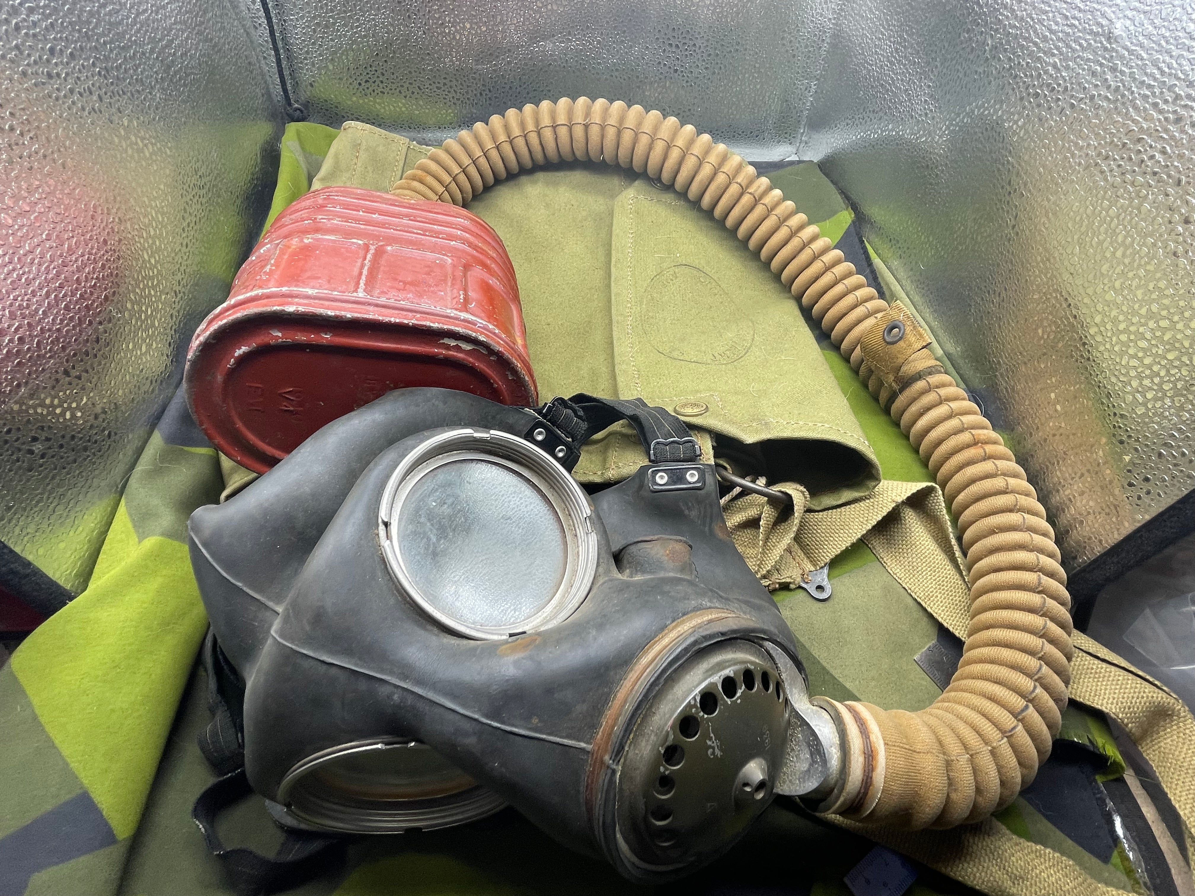 Original WW2 British Army Long-Hose Gas Mask with Bag - The Militaria Shop