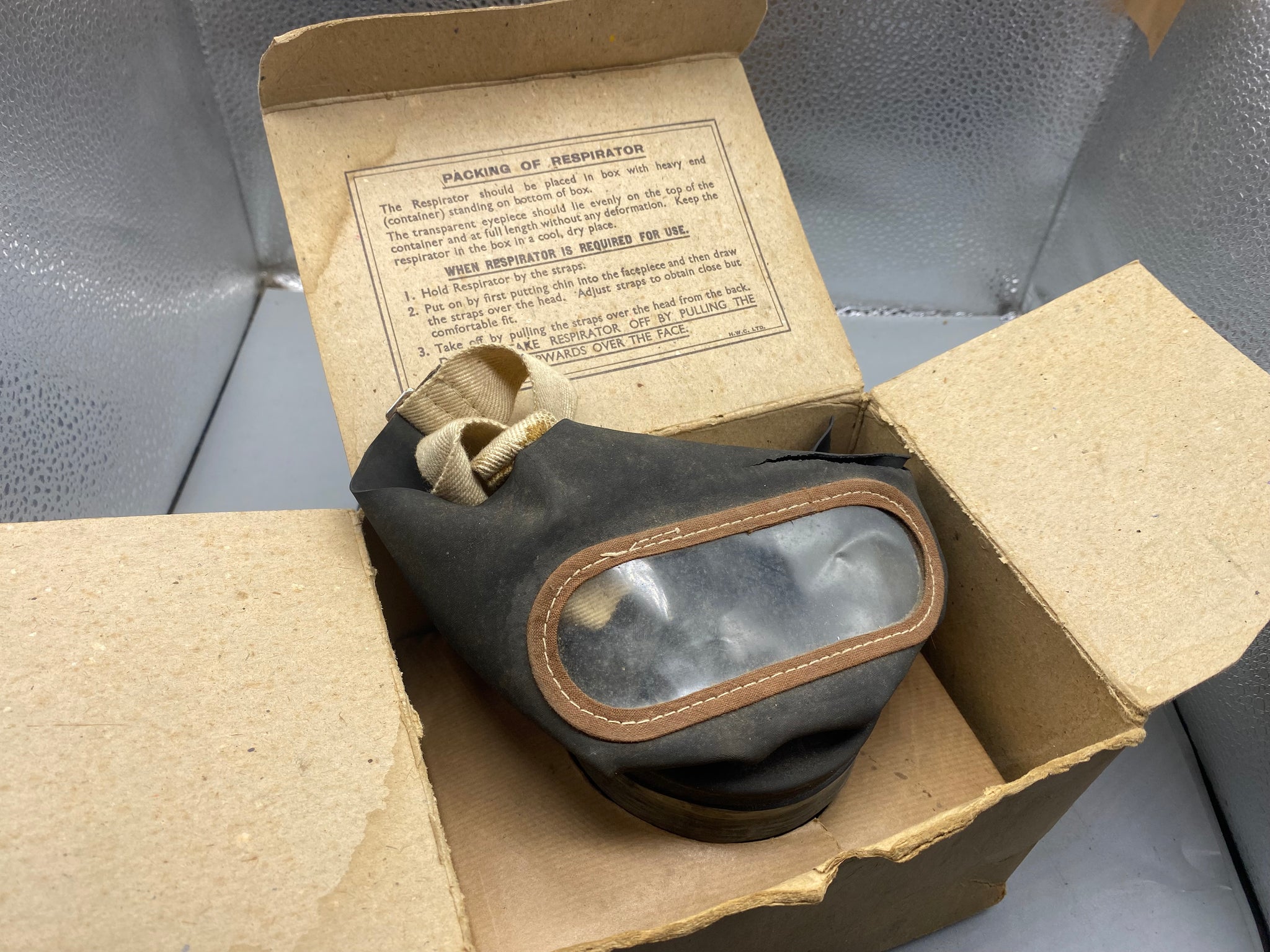 WW2 newest MILITARY GAS SAFETY GOGGLE Gear in original packaging