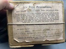 Charger l&#39;image dans la galerie, Original British WW2 ARP Officials / Home Front Gas Mask in Carrying Box with Label
