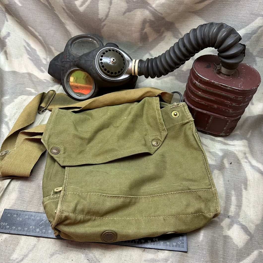 Genuine WW2 British Army Issue Soldiers Gas Mask in Bag Set
