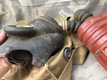 Lade das Bild in den Galerie-Viewer, Original WW2 British Army Soldiers Gas Mask Set
