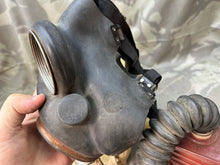 Charger l&#39;image dans la galerie, Original WW2 British / Canadian Army Soldiers Gas Mask Set
