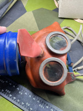 Charger l&#39;image dans la galerie, Original WW2 British Home Front Child&#39;s Mickey Mouse Gas Mask in Box
