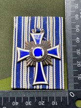 Charger l&#39;image dans la galerie, Original Third Reich Mother&#39;s Cross in Bronze - Court Mounted
