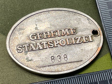 Charger l&#39;image dans la galerie, Original WW2 German Army Gestapo Warrant Disk
