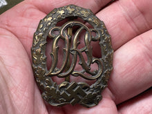 Charger l&#39;image dans la galerie, Original WW2 German DRL &#39;Reichssportabzeichen&#39; Bronze Sports Badge
