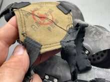 Charger l'image dans la galerie, Original British Army Assault Gas Mask - The Militaria Shop
