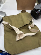 Charger l'image dans la galerie, Original WW2 British Civil Defence ARP Service Respirator Gas Mask - Complete
