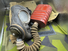 Load image into Gallery viewer, Original WW2 British Army GSR General Service Respirator Gas Mask Set
