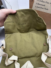 Charger l'image dans la galerie, Original WW2 British Civil Defence ARP Service Respirator Gas Mask - Complete
