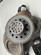 Charger l'image dans la galerie, Original British Army Assault Gas Mask - The Militaria Shop
