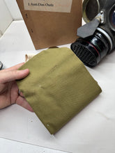 Charger l'image dans la galerie, Original WW2 British Civil Defence ARP Service Respirator Gas Mask - Complete
