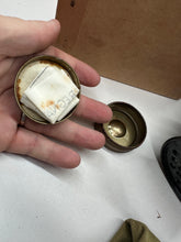 Charger l'image dans la galerie, Original WW2 British Civil Defence ARP Service Respirator Gas Mask - Complete
