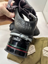 Charger l'image dans la galerie, Original WW2 British Civil Defence ARP Service Respirator Gas Mask - Complete
