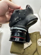Charger l'image dans la galerie, Original WW2 British Civil Defence ARP Service Respirator Gas Mask - Complete
