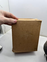 Charger l'image dans la galerie, Original WW2 British Civil Defence ARP Service Respirator Gas Mask - Complete
