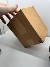 Charger l'image dans la galerie, Original WW2 British Civil Defence ARP Service Respirator Gas Mask - Complete
