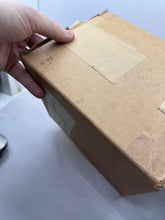 Charger l'image dans la galerie, Original WW2 British Civil Defence ARP Service Respirator Gas Mask - Complete
