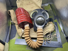 Lade das Bild in den Galerie-Viewer, Original WW2 British Army GSR General Service Respirator Gas Mask Set
