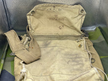 Lade das Bild in den Galerie-Viewer, Original WW2 British Army GSR General Service Respirator Gas Mask Set
