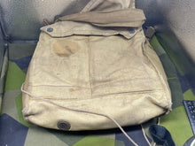 Lade das Bild in den Galerie-Viewer, Original WW2 British Army GSR General Service Respirator Gas Mask Set
