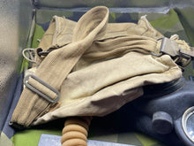 Lade das Bild in den Galerie-Viewer, Original WW2 British Army GSR General Service Respirator Gas Mask Set

