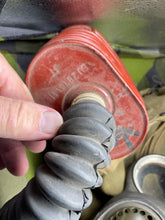 Charger l&#39;image dans la galerie, Original WW2 British Army GSR General Service Respirator Gas Mask Set
