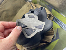 Charger l&#39;image dans la galerie, Original WW2 British Army GSR General Service Respirator Gas Mask Set
