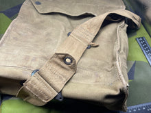 Charger l&#39;image dans la galerie, Original WW2 British Army GSR General Service Respirator Gas Mask Set
