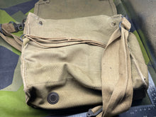 Charger l&#39;image dans la galerie, Original WW2 British Army GSR General Service Respirator Gas Mask Set
