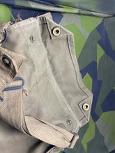 Charger l&#39;image dans la galerie, Original WW2 British Army GSR General Service Respirator Gas Mask Set
