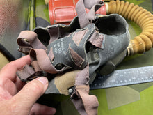 Charger l&#39;image dans la galerie, Original WW2 British Army GSR General Service Respirator Gas Mask Set
