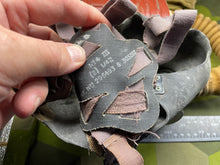 Charger l&#39;image dans la galerie, Original WW2 British Army GSR General Service Respirator Gas Mask Set
