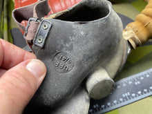 Charger l&#39;image dans la galerie, Original WW2 British Army GSR General Service Respirator Gas Mask Set
