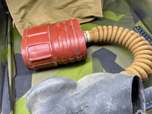 Charger l&#39;image dans la galerie, Original WW2 British Army GSR General Service Respirator Gas Mask Set
