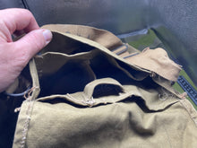 Charger l&#39;image dans la galerie, Original WW2 British Army GSR General Service Respirator Gas Mask Set
