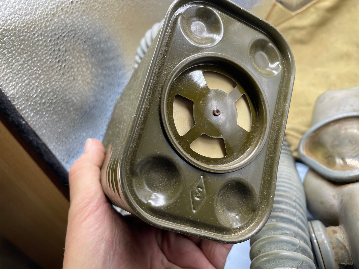 Original US Army M3 Service Gas Mask in Bag - in Stunning Condition - The Militaria Shop