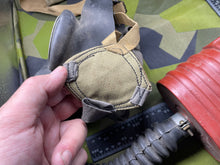 Charger l&#39;image dans la galerie, Original WW2 British Army GSR General Service Respirator Gas Mask Set
