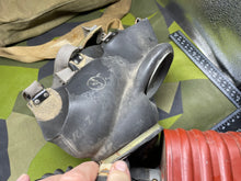 Charger l&#39;image dans la galerie, Original WW2 British Army GSR General Service Respirator Gas Mask Set
