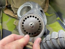 Charger l&#39;image dans la galerie, Original WW2 British Army GSR General Service Respirator Gas Mask Set
