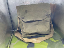 Charger l&#39;image dans la galerie, Original WW2 British Army GSR General Service Respirator Gas Mask Set
