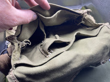 Charger l&#39;image dans la galerie, Original WW2 British Army GSR General Service Respirator Gas Mask Set
