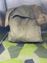 Charger l&#39;image dans la galerie, Original WW2 British Army GSR General Service Respirator Gas Mask Set

