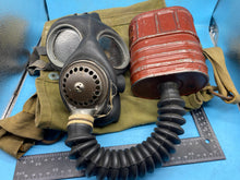 Load image into Gallery viewer, Original WW2 Dated British Army Soldier&#39;s Gas Mask in bag
