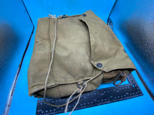 Load image into Gallery viewer, Original WW2 Dated Canadian Army Soldier&#39;s Gas Mask in named bag
